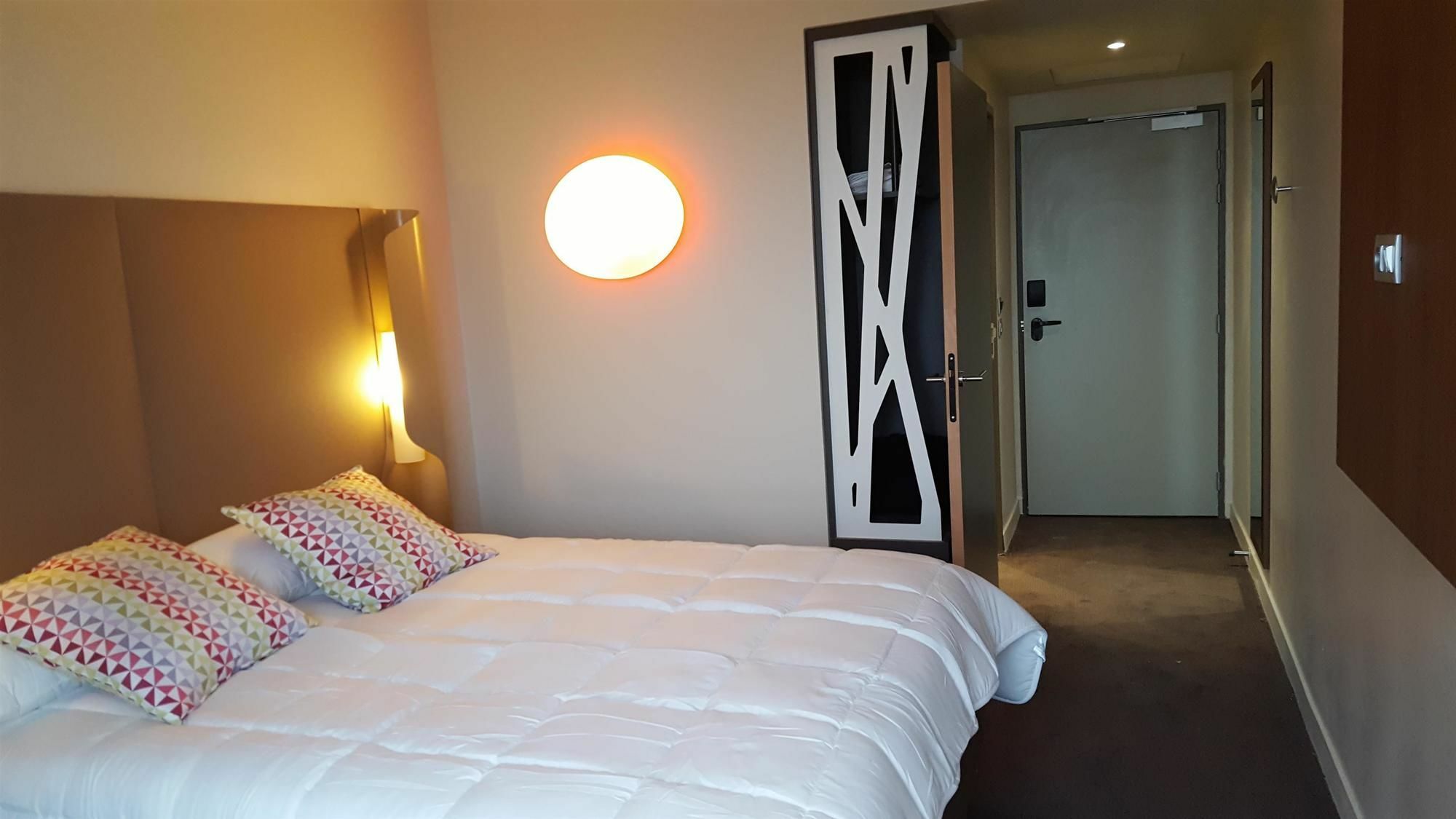 Отель Campanile Paris Sud Saclay- Gif Sur Yvette Джаниколо Экстерьер фото