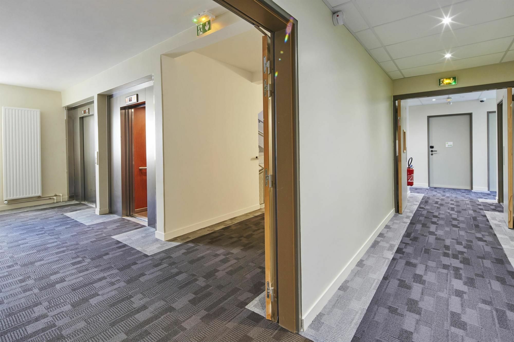 Отель Campanile Paris Sud Saclay- Gif Sur Yvette Джаниколо Экстерьер фото